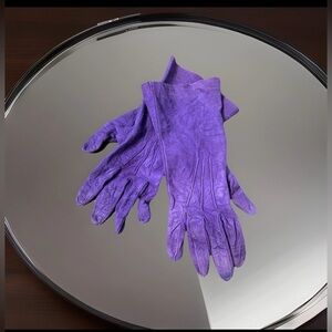 Vtg Ladies Short Gloves Suede Royal Purple Stamped Signature M Raw Edge Unlined